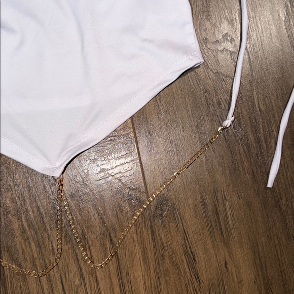 White Crop Top with Wrap Around Chain - Picture 3 of 3